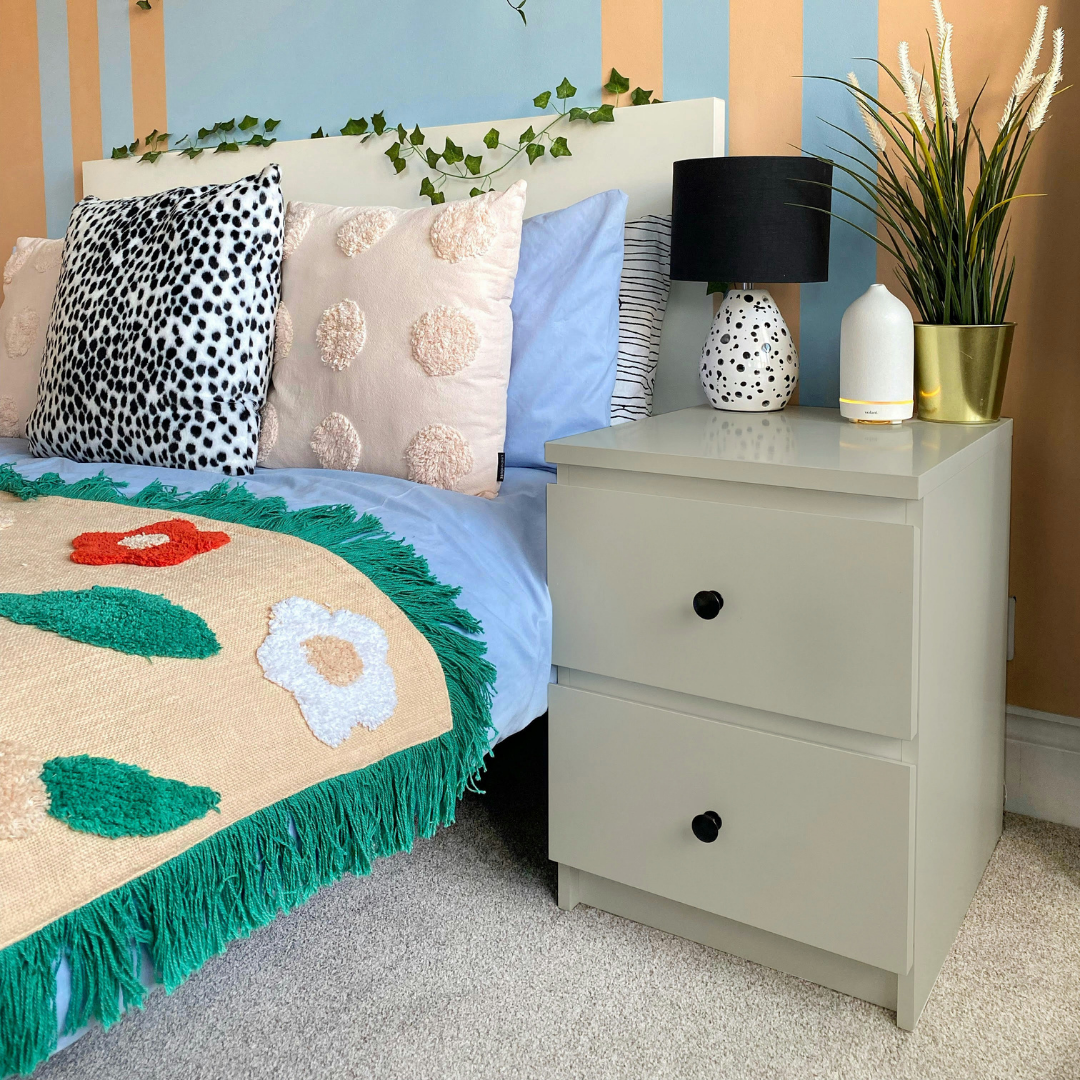 Parisian Chic - Chalk Style Paint for Furniture, Home Decor, DIY, Cabinets, Crafts - Eco-Friendly All-In-One Paint