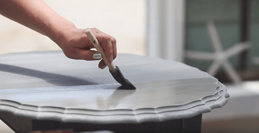 How to Finish Painted Table Tops #DIY #videotutorial #tutorial #howto #topcoat #toughcoat #sealant #furniturepainting #paintedfurniture #homedecor #tabletops - blog.countrychicpaint.com