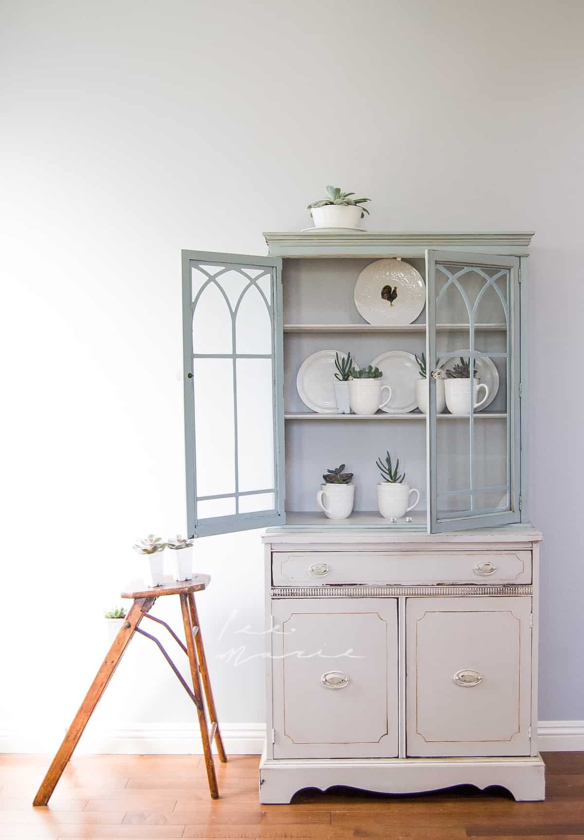 A Touch Of Elegance #DIY #furniturepaint #paintedfurniture #homedecor #hutch #diningroom #grey #chalkpaint #rustic #farmhouse #neutral #countrychicpaint - blog.countrychicpaint.com