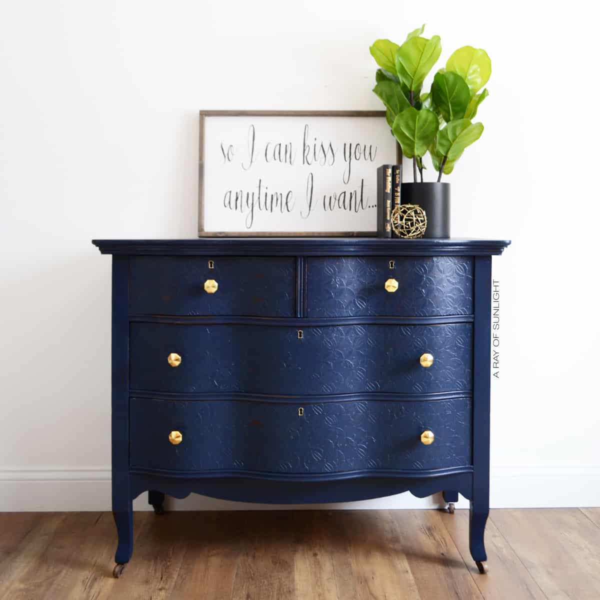 The Peacoat Dresser with Textured Drawers #DIY #furniturepaint #paintedfurniture #chalkpaint #textured #navy #dresser #serpentine #stencil #blue #countrychicpaint - blog.countrychicpaint.com