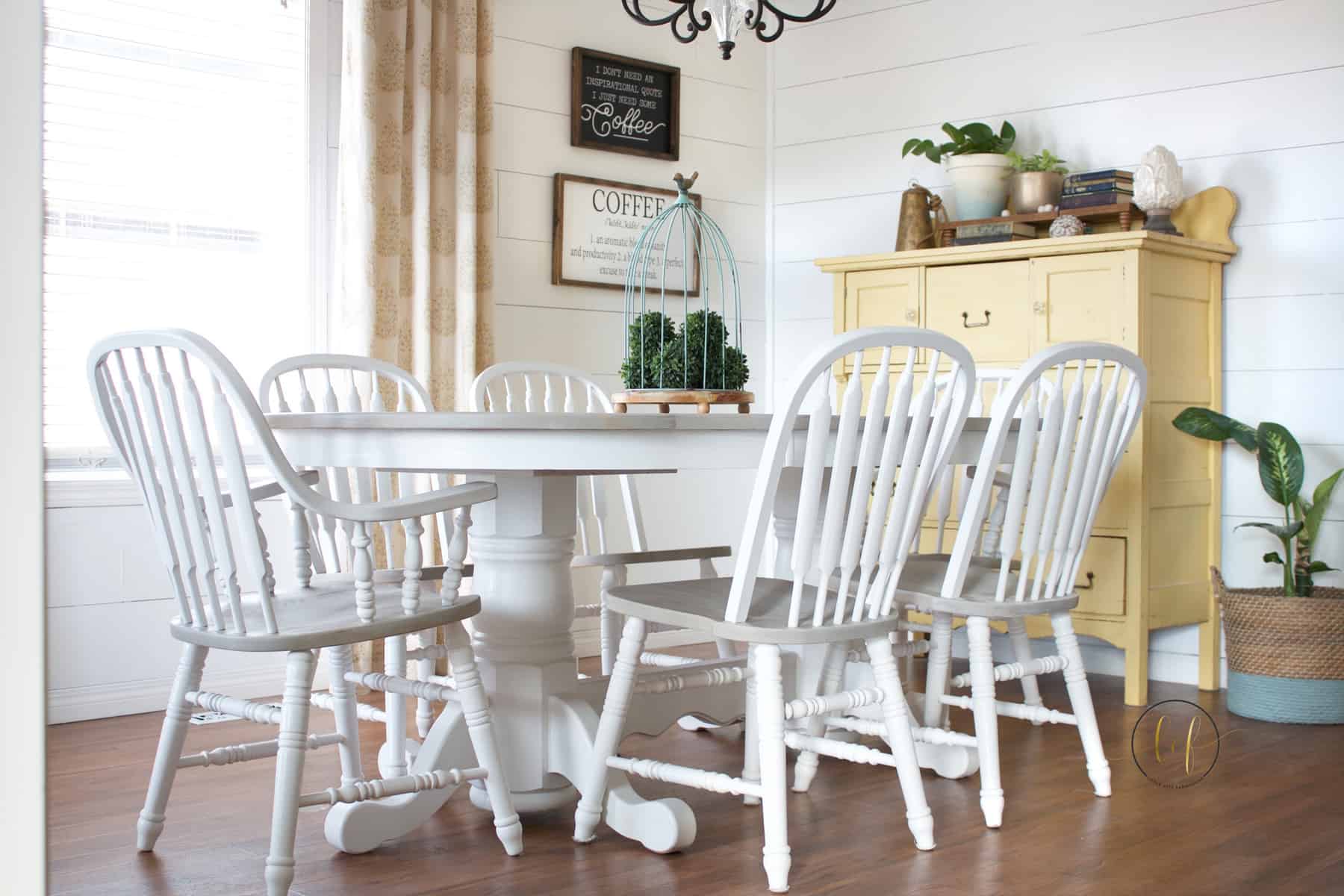 The Driftwood Table #DIY #furniturepaint #paintedfurniture #chalkpaint #white #diningset #diningroom #countrychicpaint #driftwood - blog.countrychicpaint.com