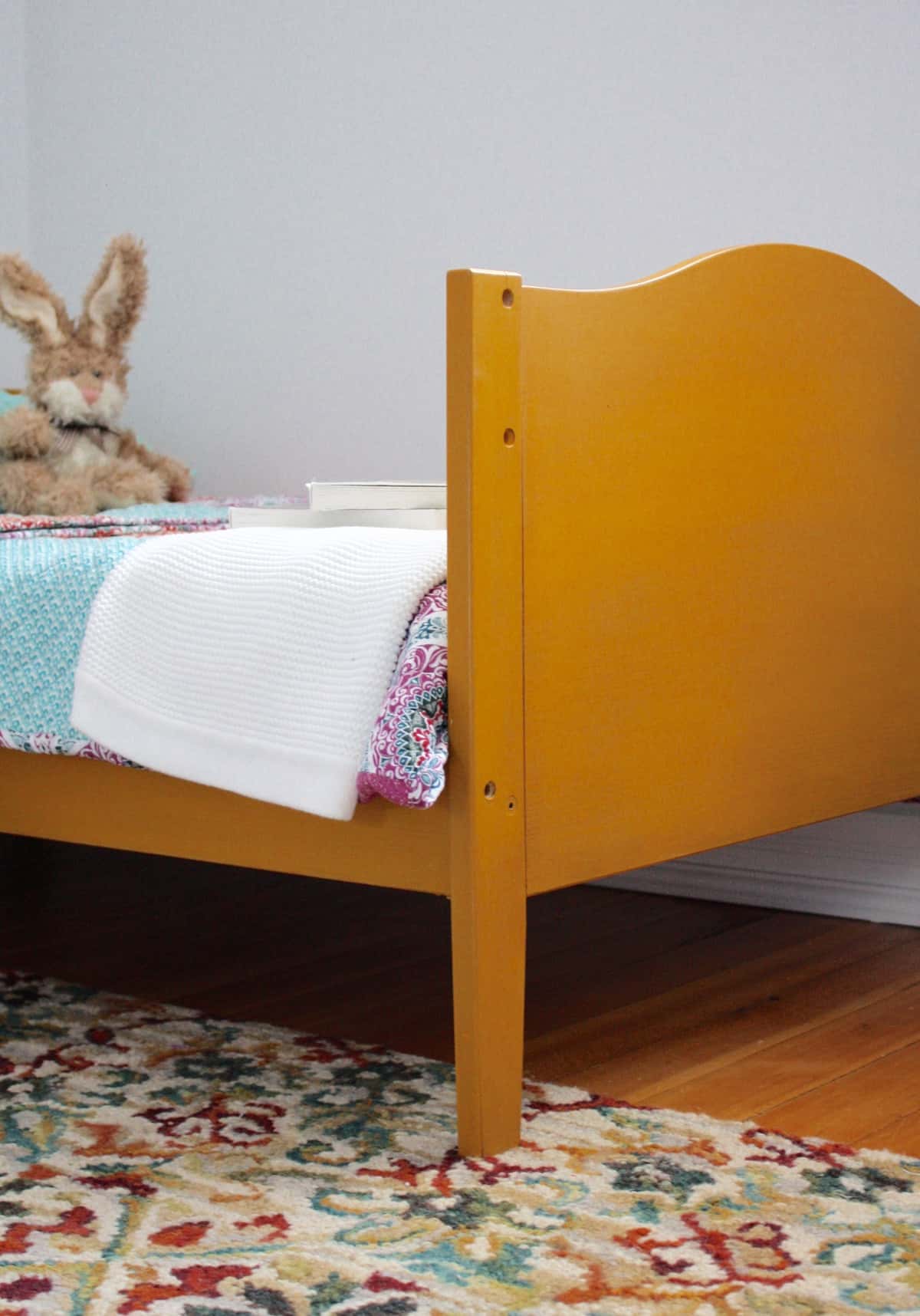 Adorable Toddler Bed {guest post} #DIY #paintedfurniture #furniturepaint #countrychicpaint #homedecor - blog.countrychicpaint.com