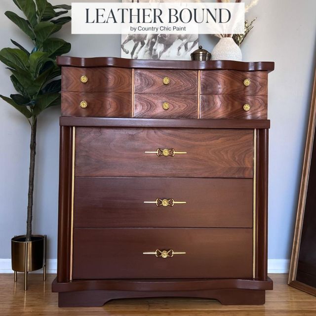 SWIPE to see the before photo! >>

Can you believe how stunning the rich warm brown color of "Leather Bound" looks paired with this serpentine wood grain? A match made in heaven!

Do you love beautiful, warm browns, or are you more of a cool grey fan? Comment 🤎 or 🩶.

Click the link in our bio to shop this color today!

Project by @demilunehome
.
.
.
.
.
.
.
.
.
.
#ccp #countrychicpaint #ccpleatherbound #furnitureflip #paintedfurniture #chalkpaint #furniturepaint #furnituredesign #diyfurniture #paintcolors #furnituremakeover #diyfurnitureflip