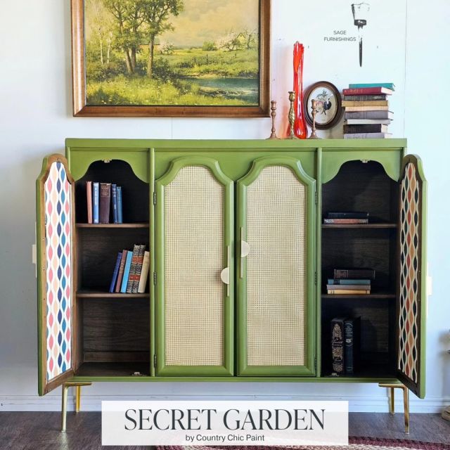 What's your favorite color for retro furniture and decor?

This incredible sideboard painted in "Secret Garden" seamlessly blends together so many of our favorite design styles. Make sure you swipe through to see the funky  boho raised stencil details!

What's your favorite part?
- the caning
- the wallpaper inside
- the gorgeous green color
- the offset hardware
- the gold feet
- the raised stencil design

Click the link in our bio to shop this color!

Project by @sagefurnishings_
.
.
.
.
.
.
.
.
.
.
#ccp #countrychicpaint #ccpsecretgarden #furnitureflip #paintedfurniture #chalkpaint #furniturepaint #furnituredesign #diyfurniture #paintcolors #furnituremakeover #diyfurnitureflip #retrostyle #retrovibes #retrofurniture